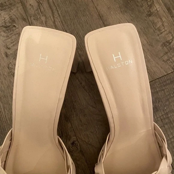 Heels - Picture 5 of 5